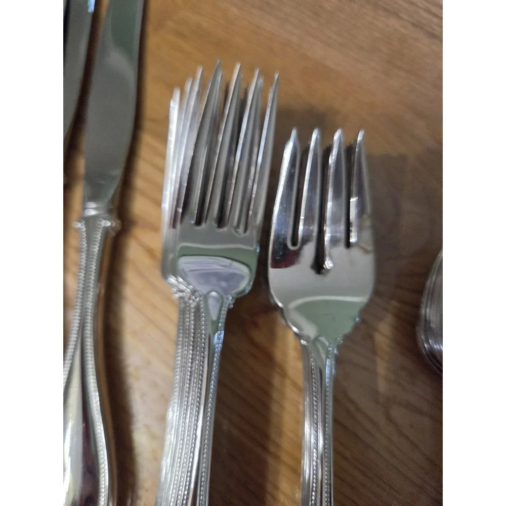 ONEIDA Stainless Arbor-American Harmony 37 Piece Stainless Set